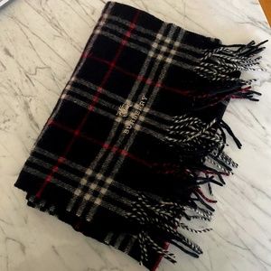 Classic Unisex Burberry Navy Scarf